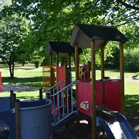 Lovely Town - Sleeps 5 Parking & Garden *