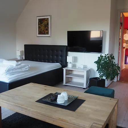 Lovely Town - Sleeps 5 Parking & Garden *